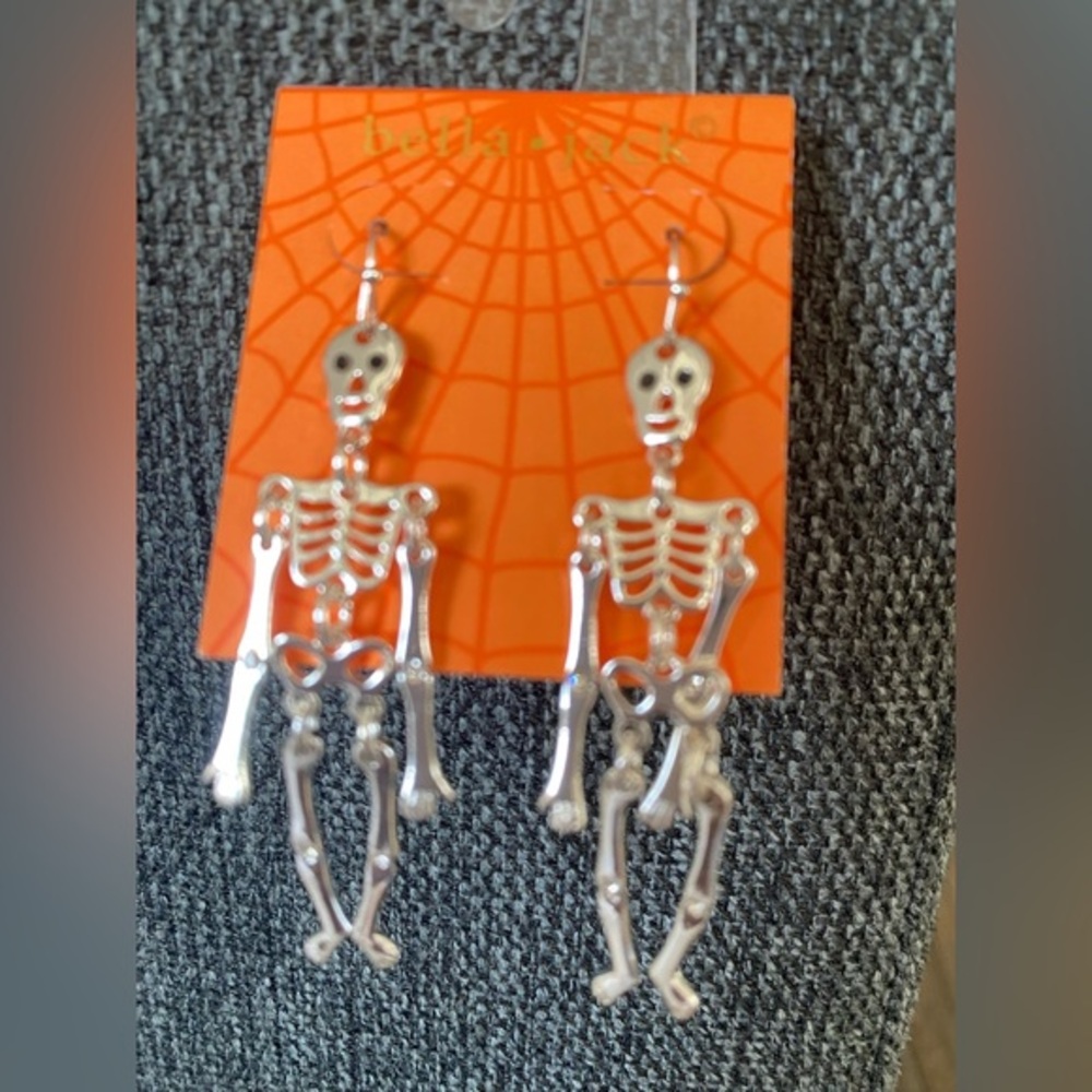 Bella Jack Halloween/ skeleton earrings 🎃